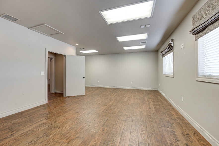 More Photos Of 450 E Main St, Yukon Religious Facility For Sale