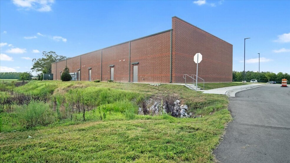 More Photos Of 40 Industrial Park Dr, Henderson Medical For Lease