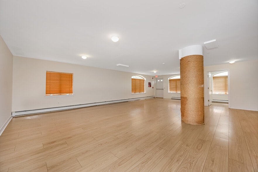 More Photos Of 66-06 70th St, Middle Village Office For Sale