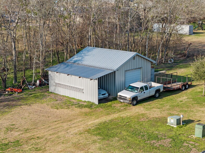 More Photos Of 1417 W State Highway 71, La Grange General Retail For Lease