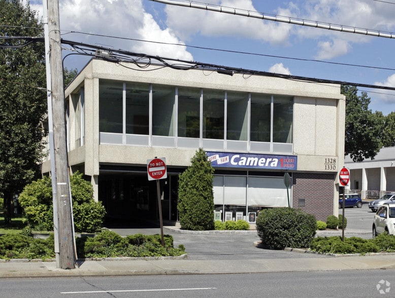 More Photos Of 1310 Boston Post Rd, Larchmont Unknown For Lease