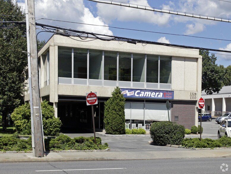 More Photos Of 1328-1330 Boston Post Rd, Larchmont Office For Lease