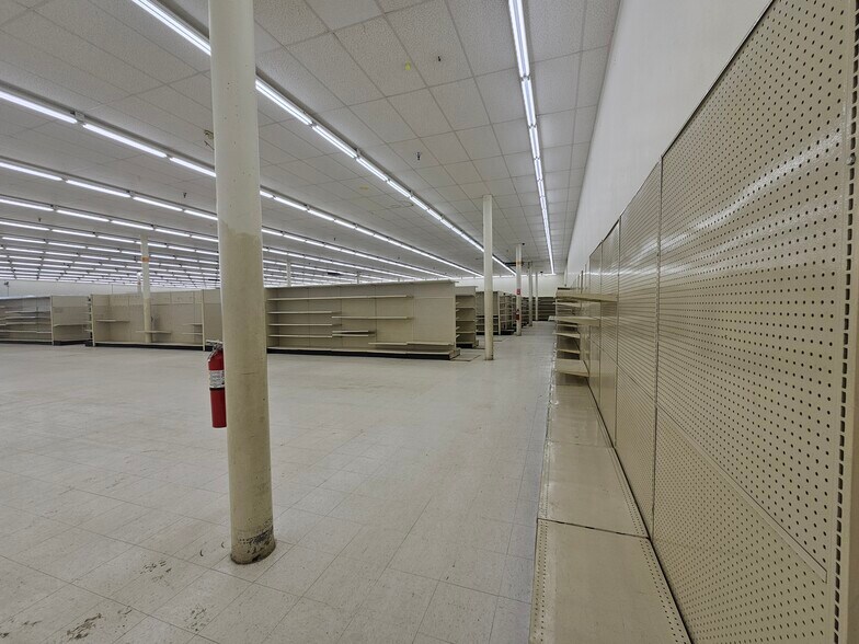 More Photos Of 15977-15981 State Route 170, Calcutta Freestanding For Lease