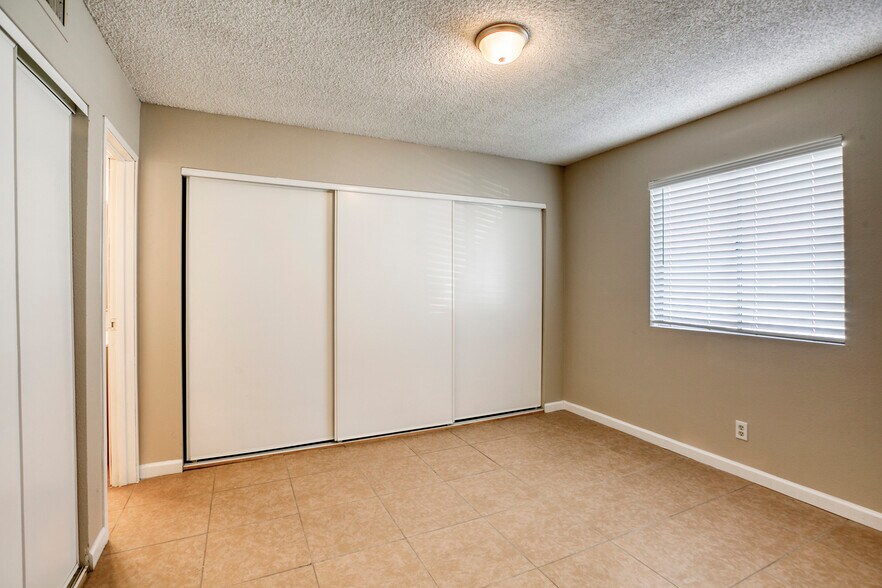 More Photos Of 317 S 9th St, Las Vegas Apartments For Sale