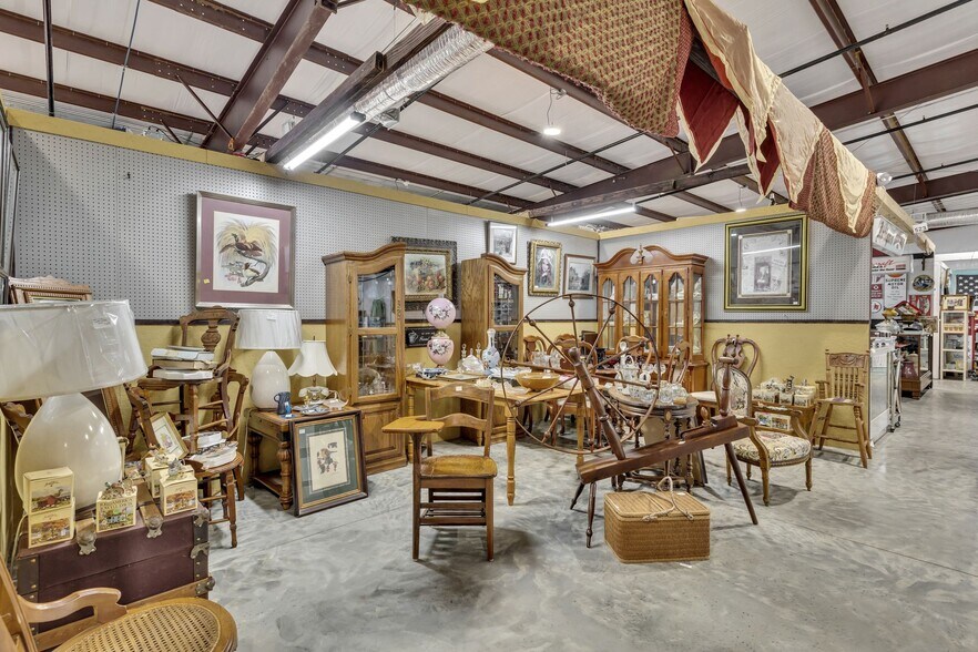 More Photos Of 2120 Old Highway 431 S, Greenbrier Freestanding For Sale