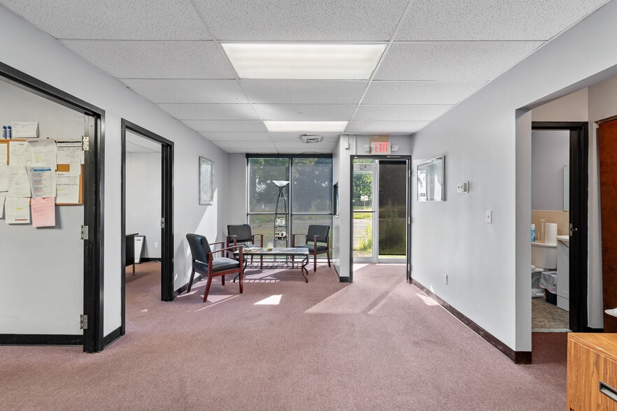 More Photos Of 60 Williams St, Grand River Warehouse For Sale