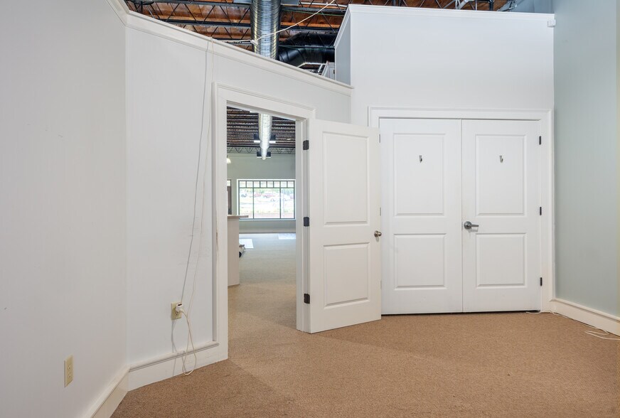 More Photos Of 1358 13th St, Columbus Storefront Retail Office For Lease