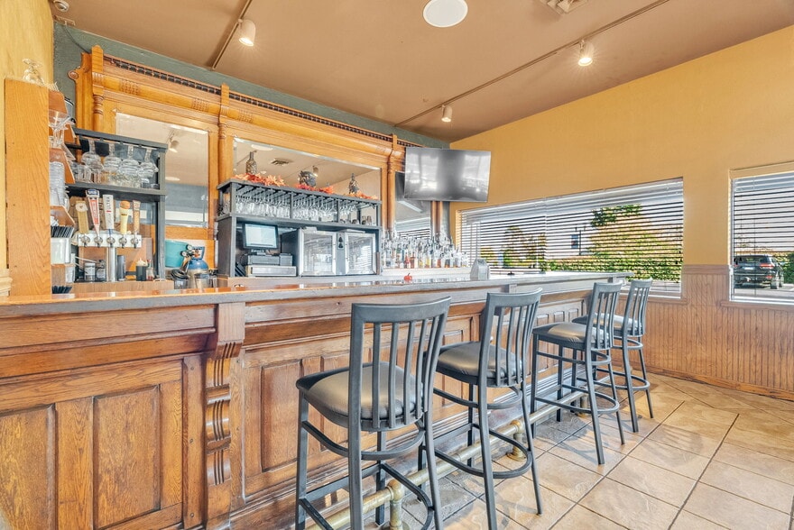 More Photos Of 119 Clinton Ave, Saint Clair Restaurant For Sale