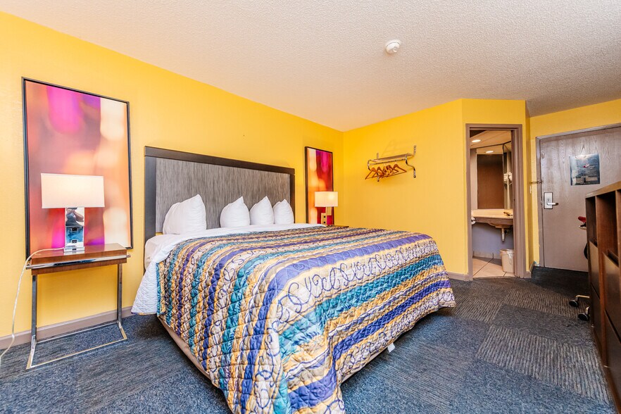 More Photos Of 2690 Riverside Dr, Macon-Bibb Hotel For Sale