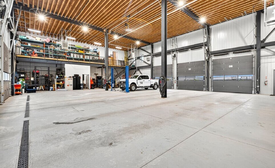 More Photos Of 224 Robot St, Vars Warehouse For Sale