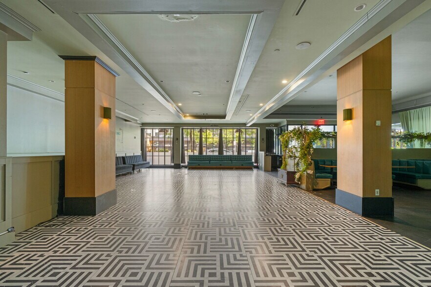 More Photos Of 24 Navy Pier Ct, Staten Island Restaurant For Lease