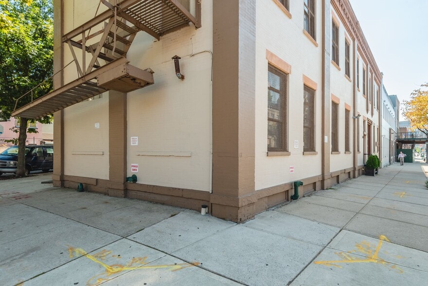 More Photos Of 54 Franklin St, Brooklyn Apartments For Sale