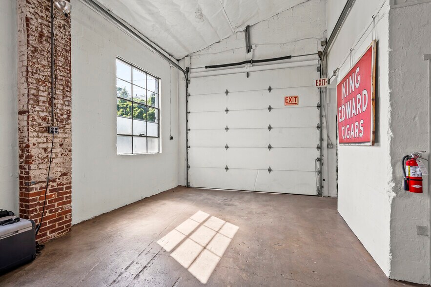 More Photos Of 1004 Rundell St, Winston-Salem Flex For Sale