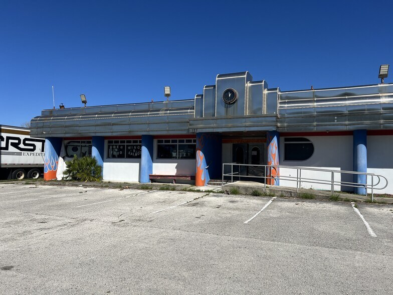 More Photos Of 223 9th Ave S, Jacksonville Beach Restaurant For Lease