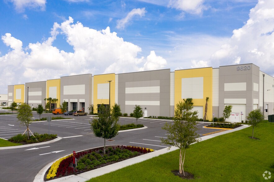More Photos Of 9620 Air Commerce Pky, Orlando Warehouse For Lease