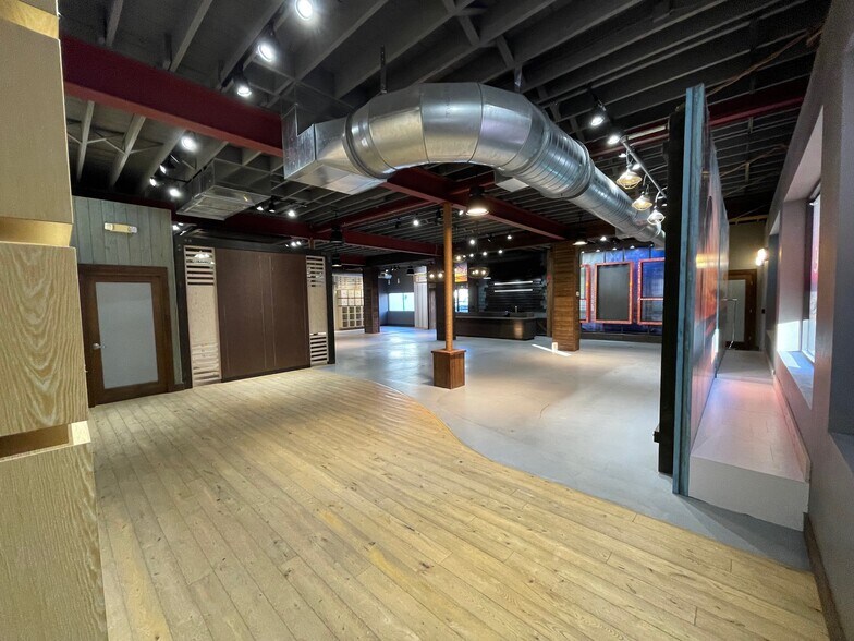 More Photos Of 240 3rd St S, Jacksonville Beach Storefront Retail Office For Lease