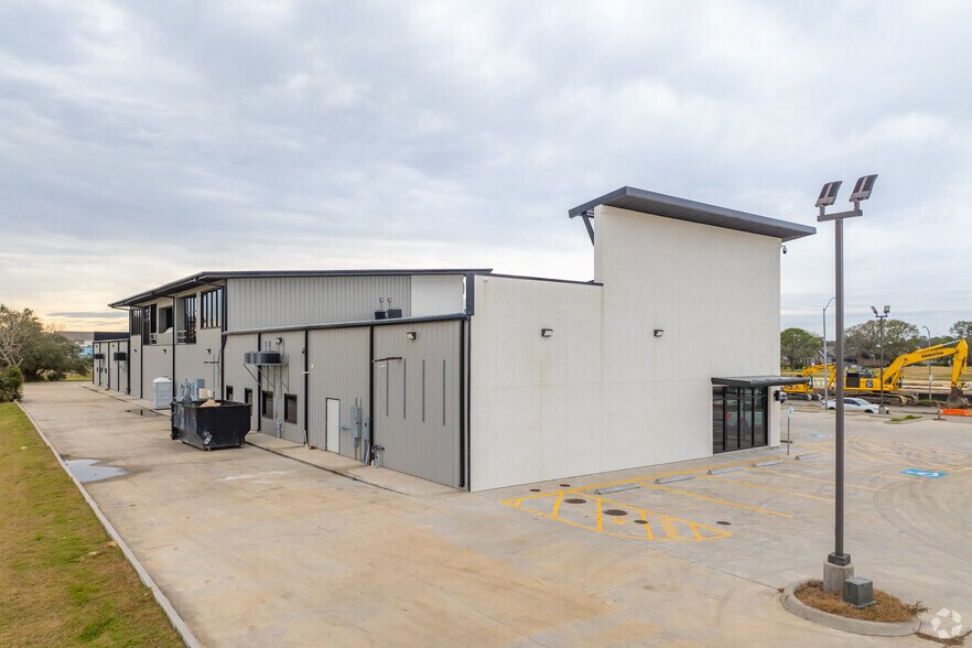 More Photos Of 3300 Jimmy Johnson Blvd, Port Arthur Storefront Retail Office For Lease