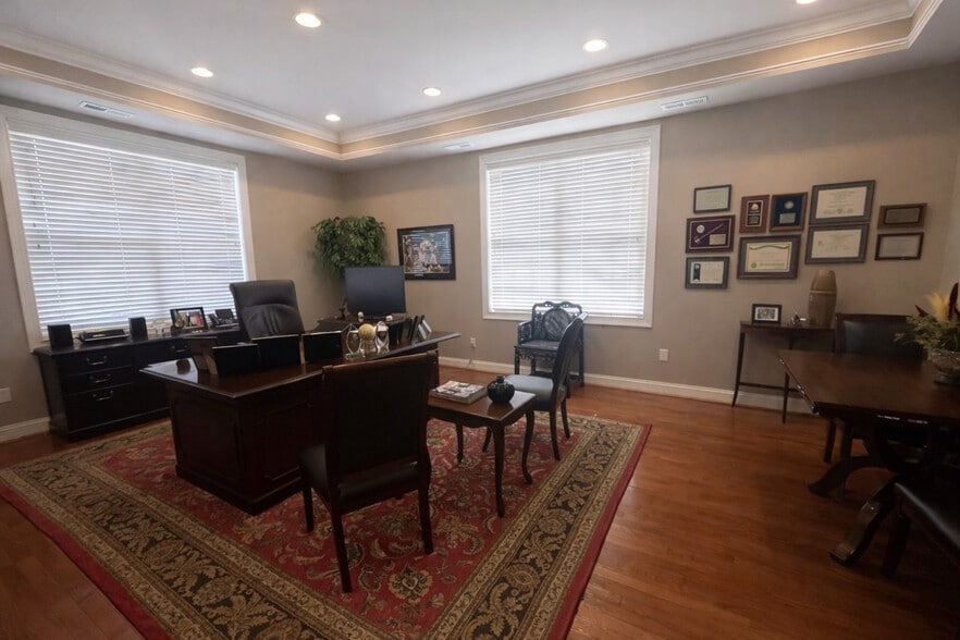 More Photos Of 8241 Cornell Rd, Cincinnati Office For Sale