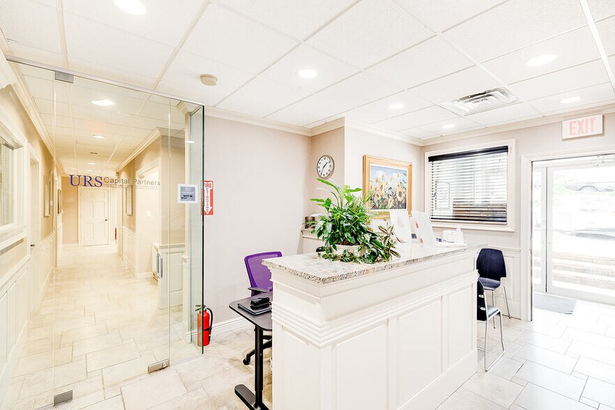 More Photos Of 181 Main St, Huntington Medical For Lease