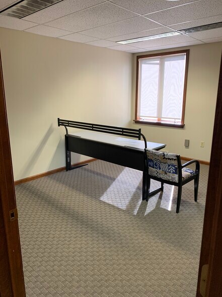 More Photos Of 88 Hopmeadow St, Weatogue Medical For Lease