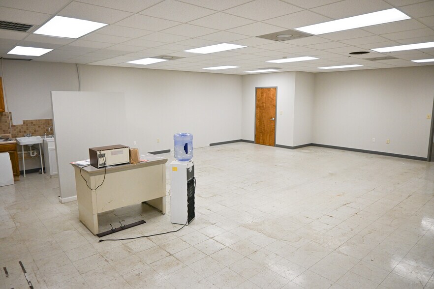 More Photos Of 144 Jetplex Ln, Madison Warehouse For Sale