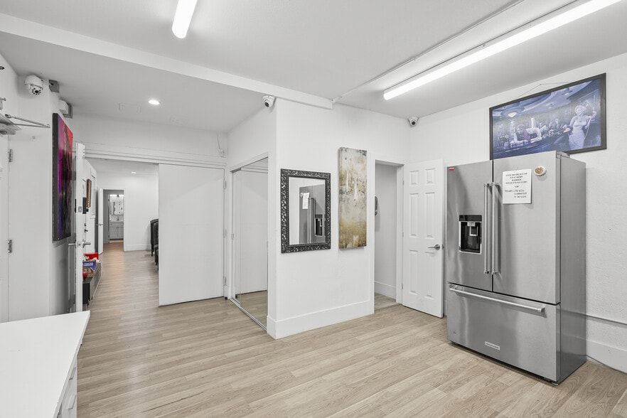 More Photos Of 1130 N Hollywood Way, Burbank Freestanding For Lease