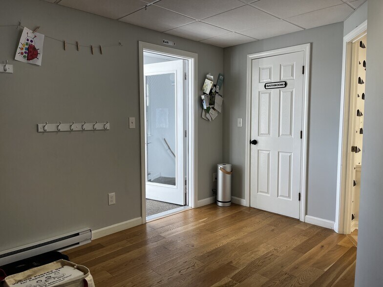 More Photos Of 1222 Portland Road/ US Route 1, Arundel Office For Sale