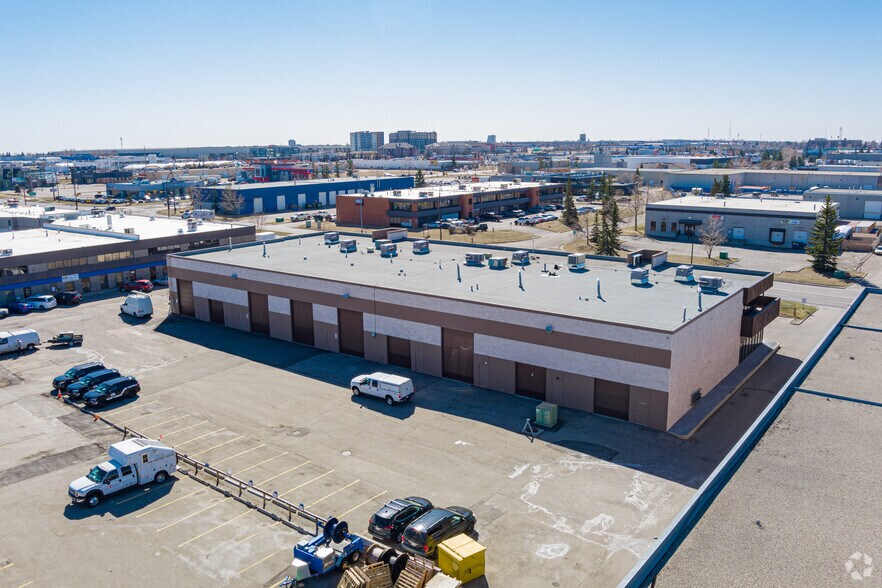 More Photos Of 2216 27th Ave NE, Calgary Flex For Lease
