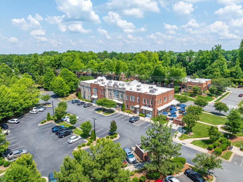 More Photos Of 435 N Trade St, Matthews Freestanding For Lease