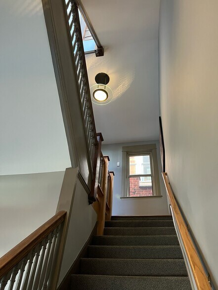 More Photos Of 1985 W 28th St, Cleveland Office For Lease