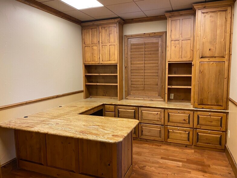 More Photos Of 12001 W Parmer Ln, Cedar Park Office For Lease