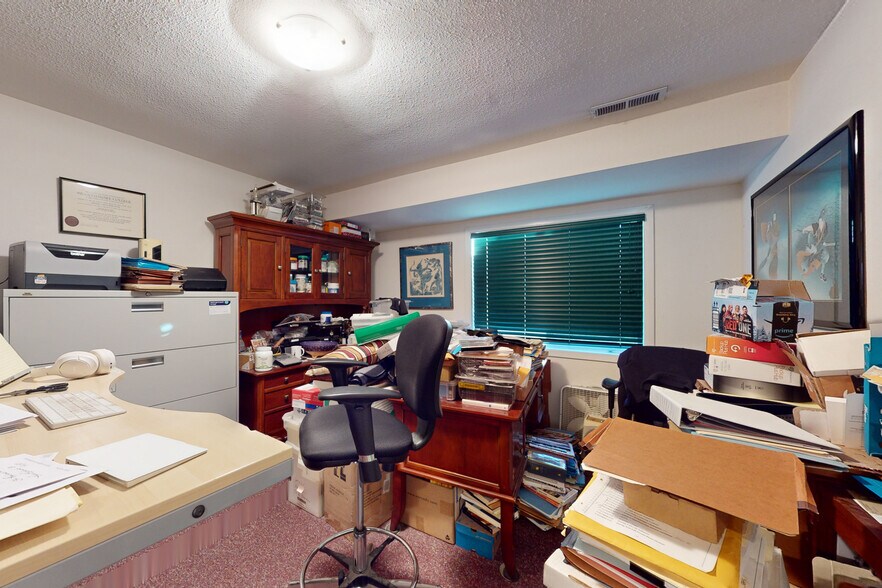 More Photos Of 54 Railroad Ave, Richmond Office Residential For Sale