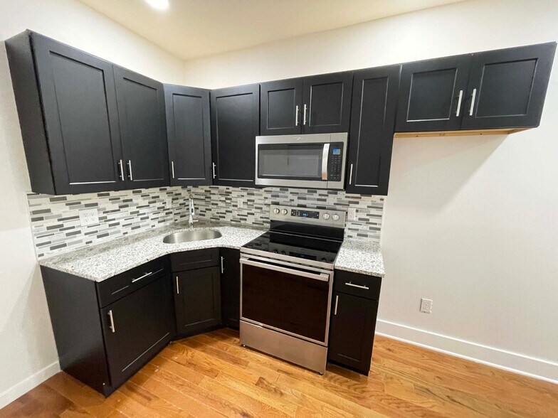 More Photos Of 309 S 60th St, Philadelphia Storefront Retail Residential For Lease