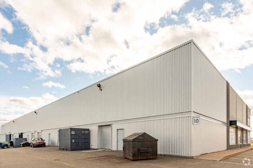 More Photos Of 185 Rue Fortin, Québec Distribution For Lease