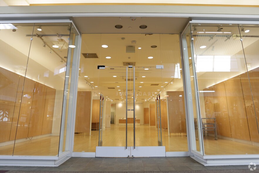 More Photos Of 5500-5690 S Harvey St, Muskegon Unknown For Lease