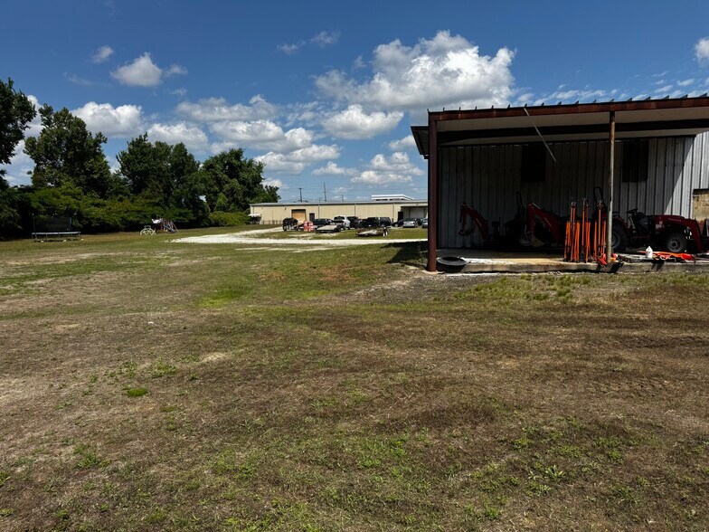 More Photos Of 3802 W Vernon Ave, Kinston Light Distribution For Sale