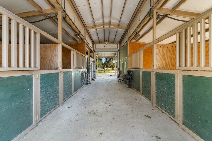 More Photos Of 13744 Us Highway 281 N, Round Mountain Flex For Sale