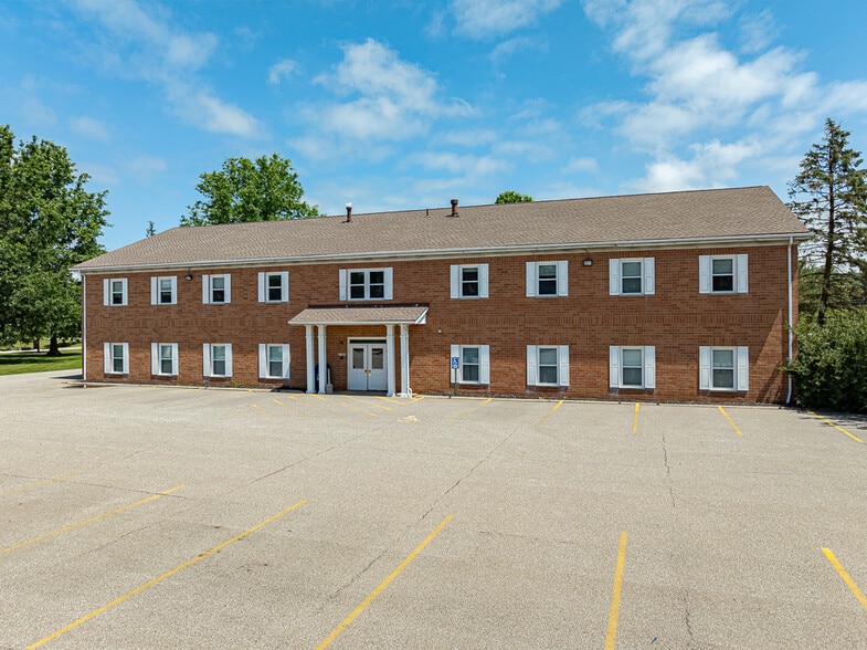 Primary Photo Of 30670 Bainbridge Rd, Solon Office For Sale
