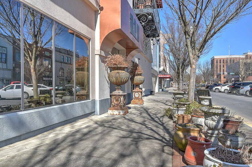 More Photos Of 220 Broad St, Kingsport Flex For Sale