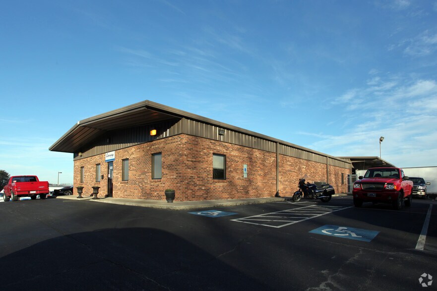 More Photos Of 438 W Bodenhamer St, Kernersville Truck Terminal For Lease