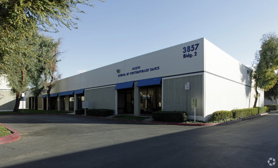 Primary Photo Of 3857 Schaefer Ave, Chino Showroom For Lease