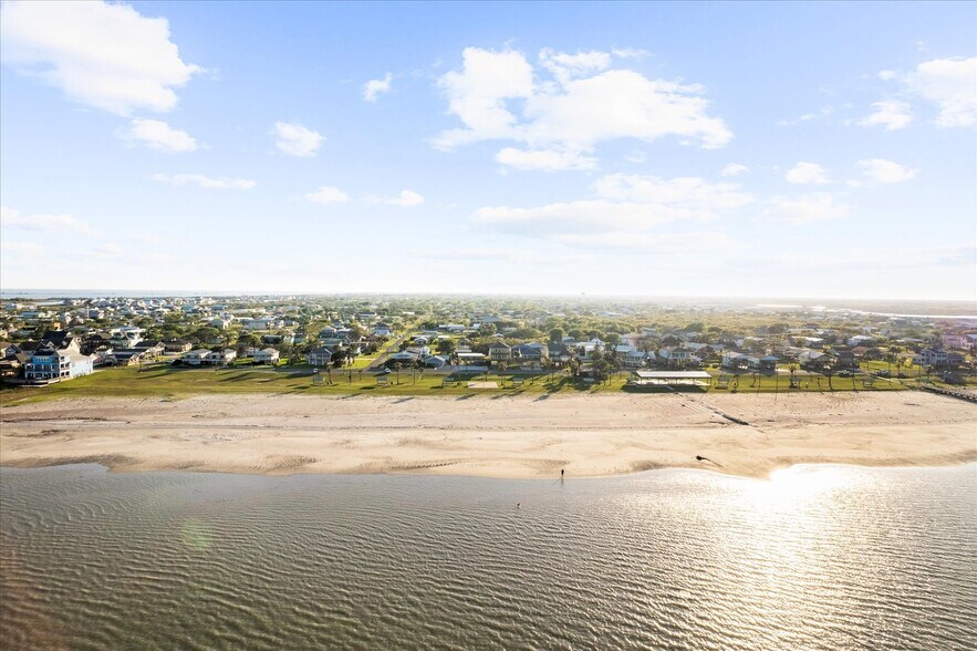 More Photos Of 115 Byers Dr, Port O Connor Trailer Camper Park For Sale