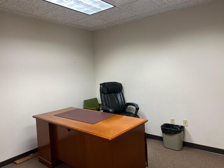 More Photos Of 1 Insurance Way, Ona Office For Lease