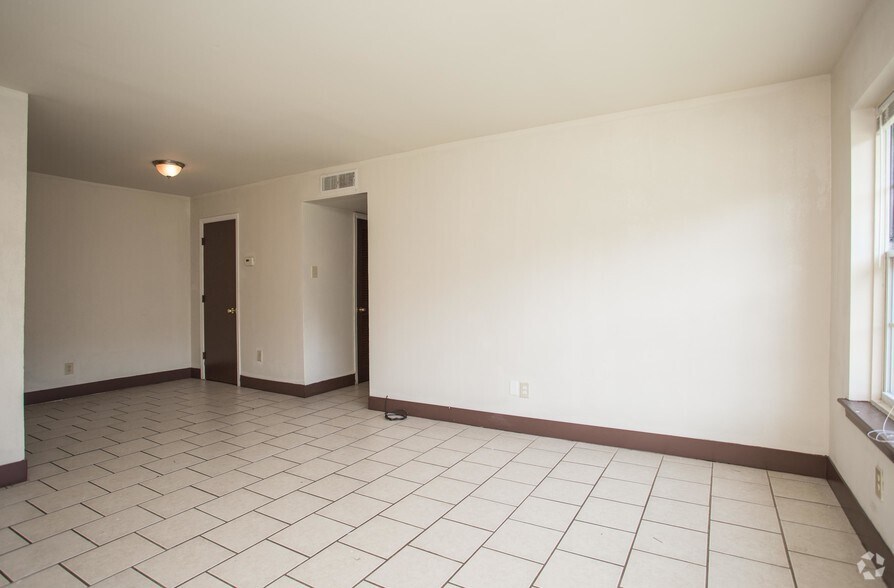 More Photos Of 1024 Day Street Rd, Montgomery Apartments For Sale