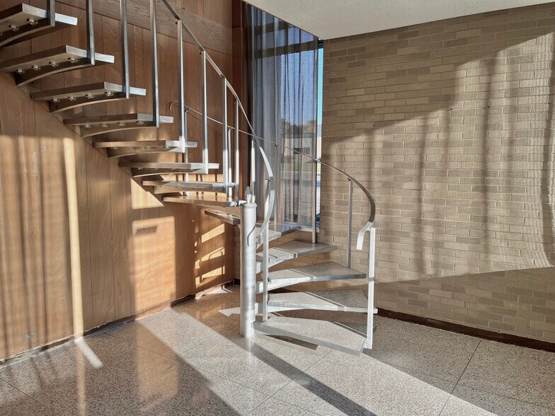 More Photos Of 1411 6th Ave, Grafton Showroom For Sale