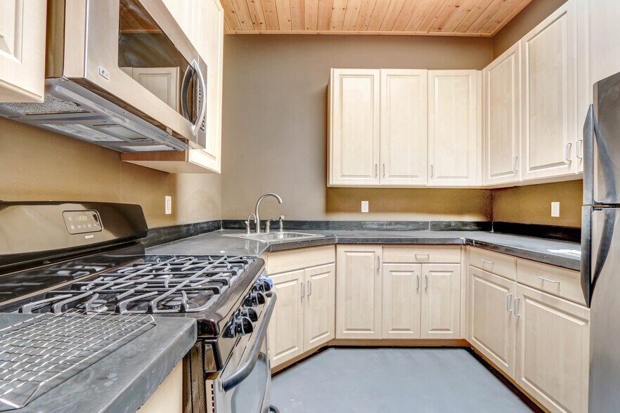 More Photos Of 2075 Knoll Dr, Ventura Manufacturing For Lease