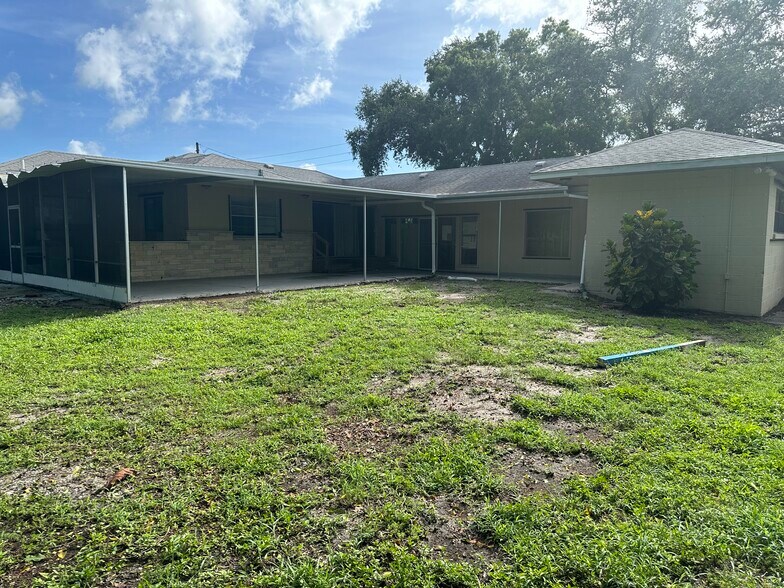 More Photos Of 408 75th St NW, Bradenton Medical For Sale