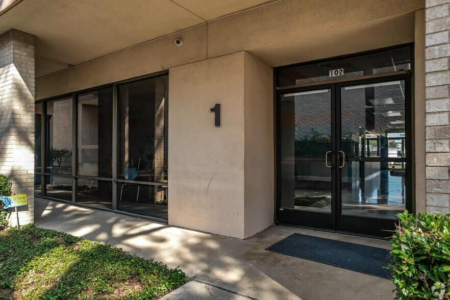 More Photos Of 13500 Midway Rd, Farmers Branch Unknown For Lease