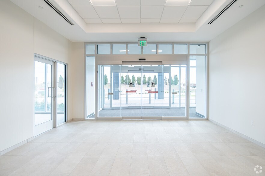 More Photos Of 6121 N State Highway 161, Irving Medical For Lease