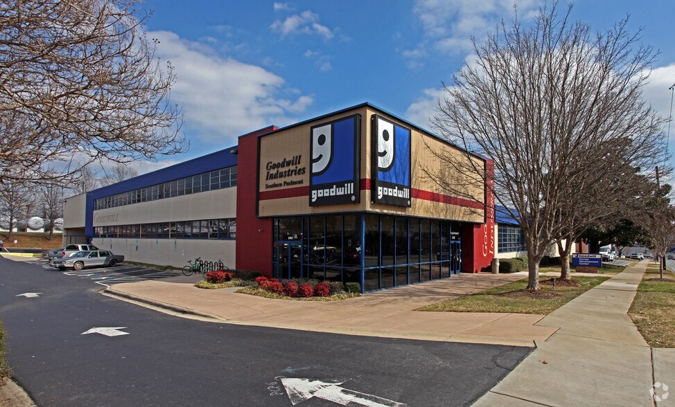 Primary Photo Of 2122 Freedom Dr, Charlotte General Retail For Lease
